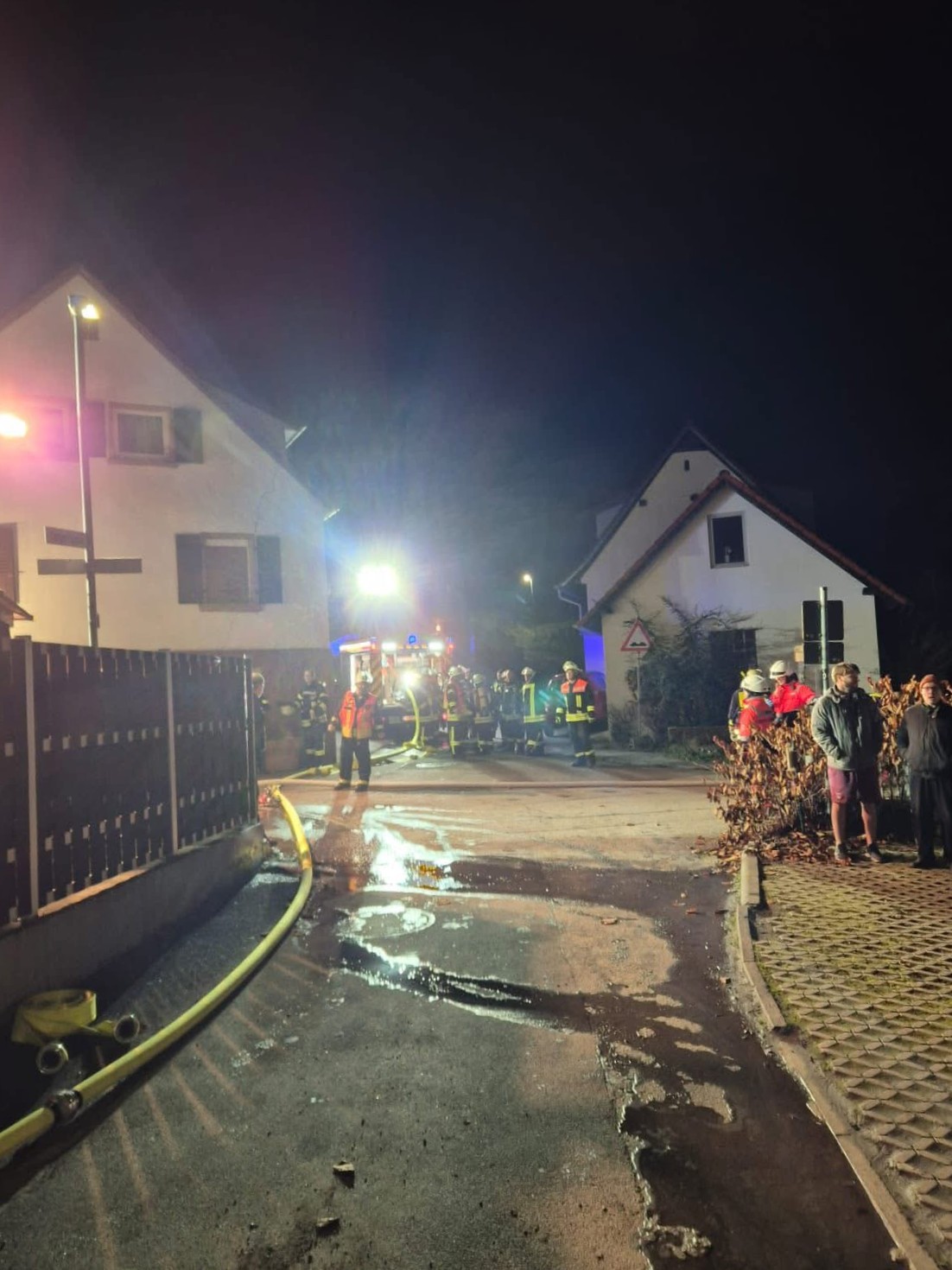 Bild 1 | F2Y - Brand in Gebäude // Menschen&shy;leben in Gefahr
