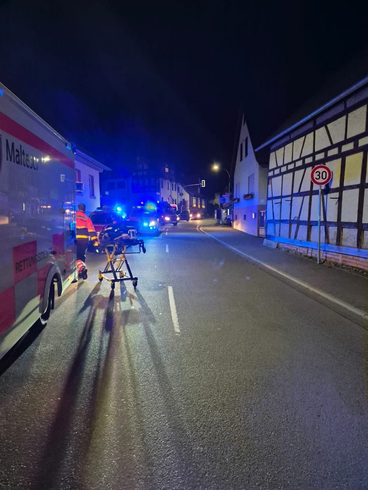 Bild 3 | F2Y - Brand in Gebäude // Menschen&shy;leben in Gefahr