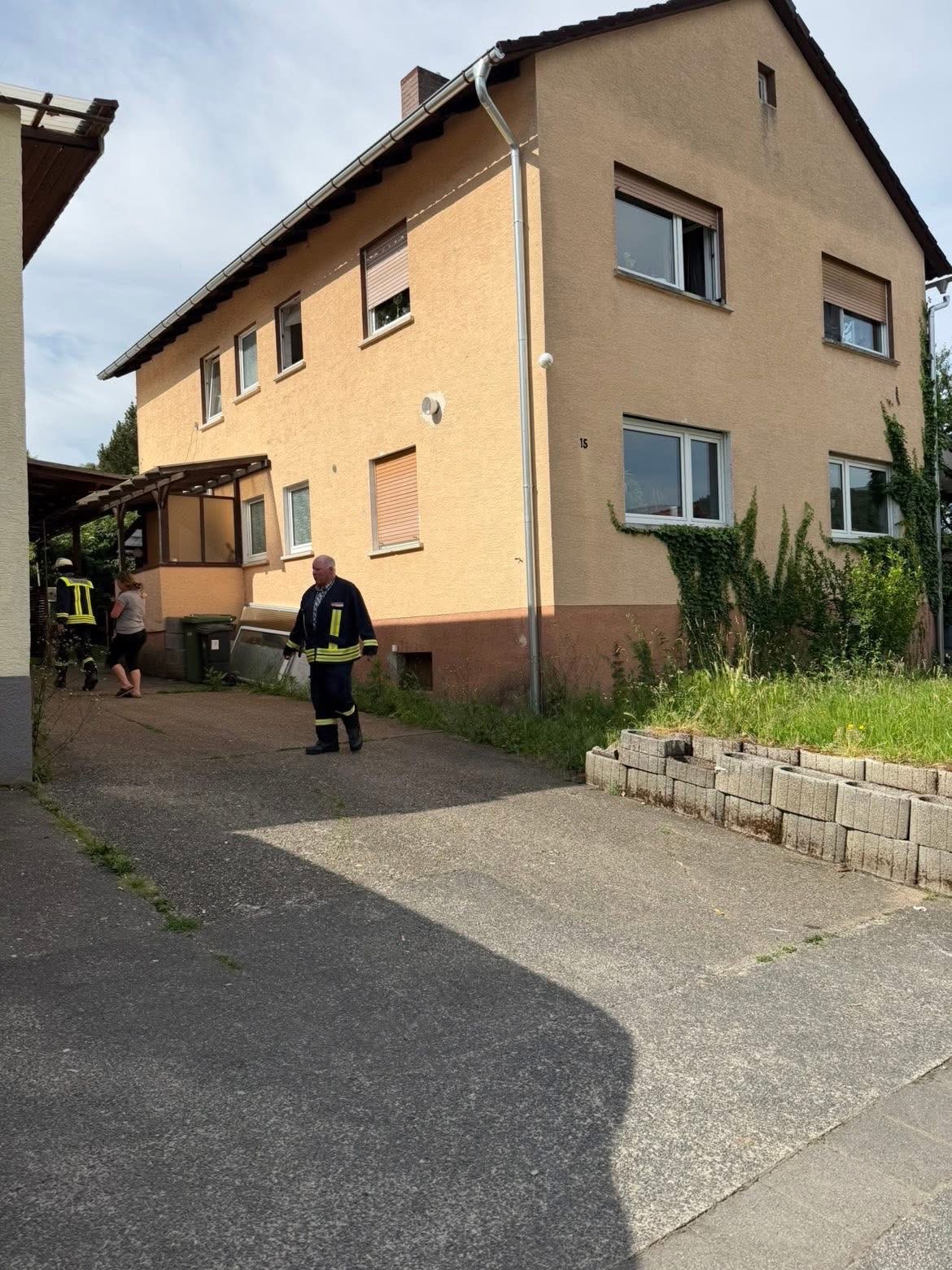Bild 2 | F2 - unklare Rauch&shy;entwicklung aus Gebäude